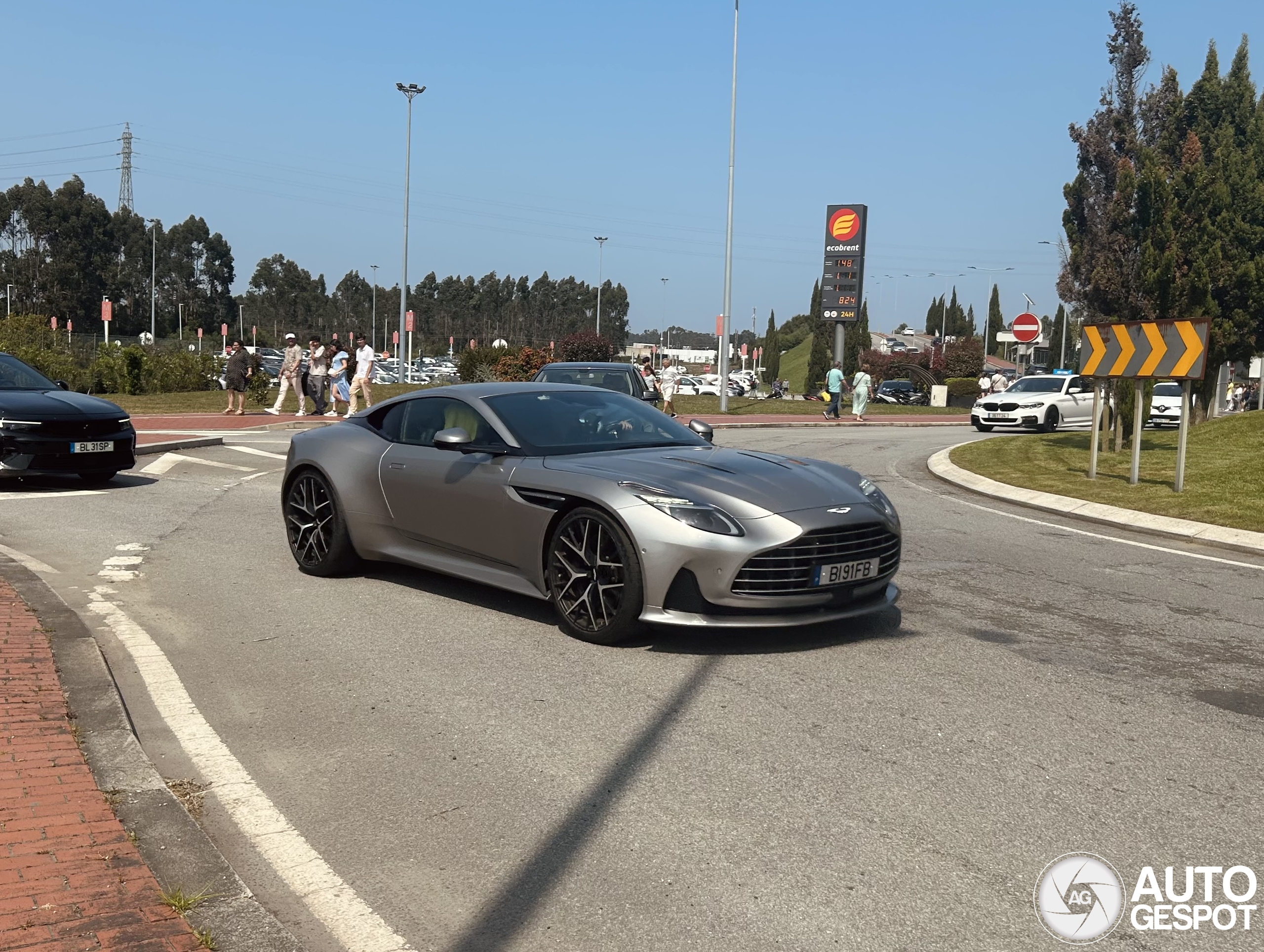 Aston Martin DB12