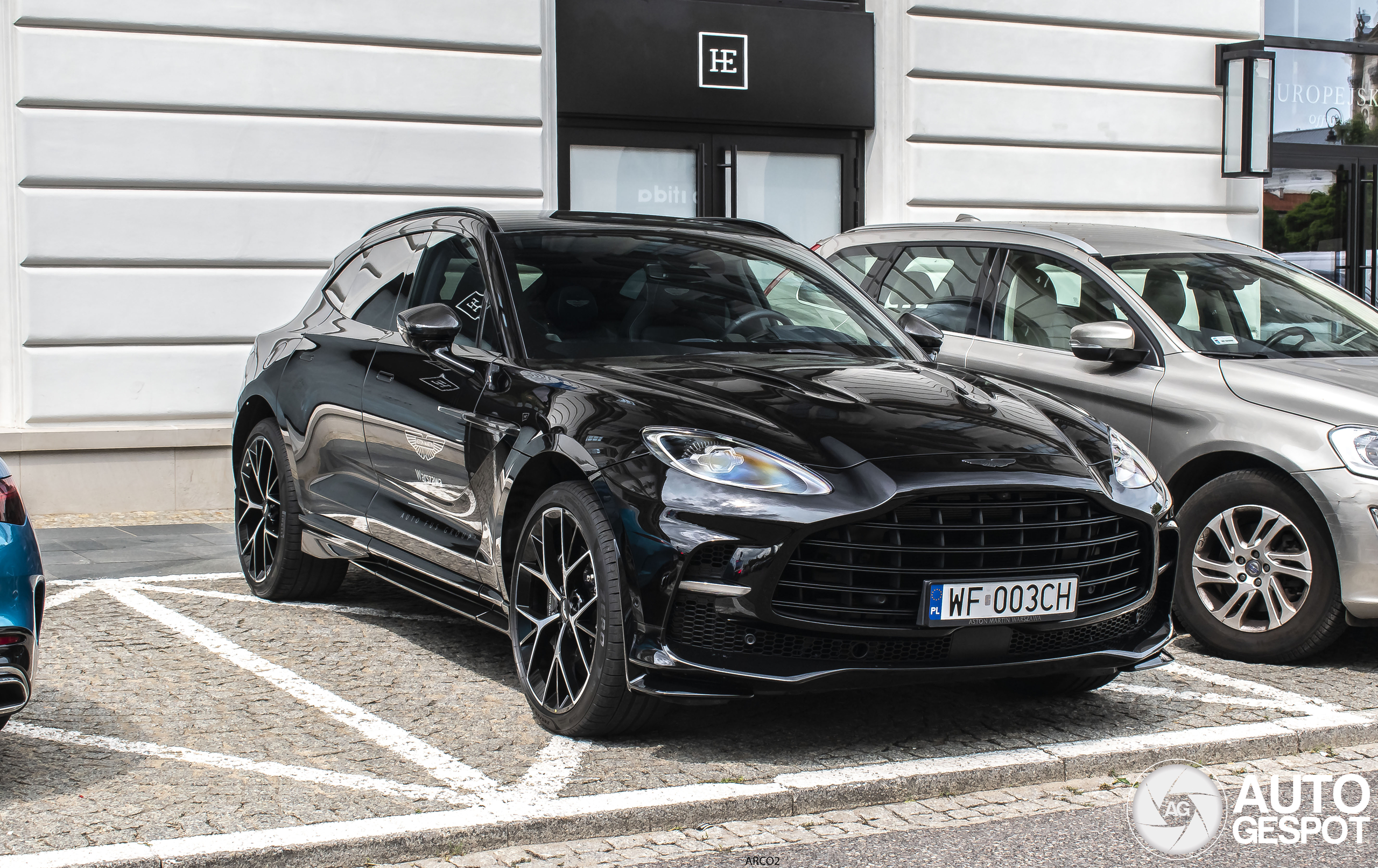 Aston Martin DBX707