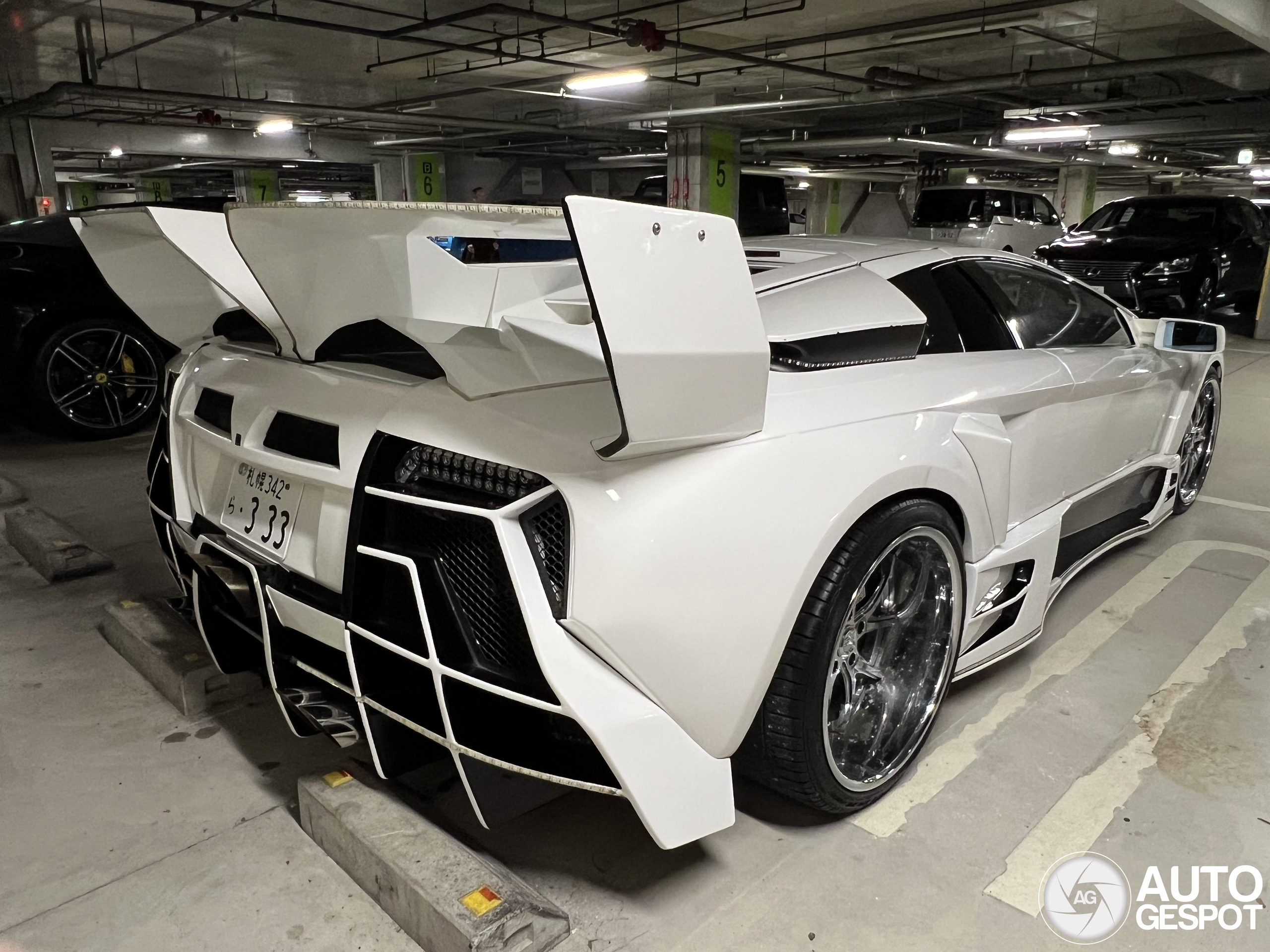 Lamborghini Morocielago is Japans en erg vreemd