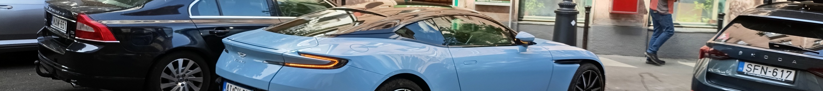 Aston Martin DB11 V8