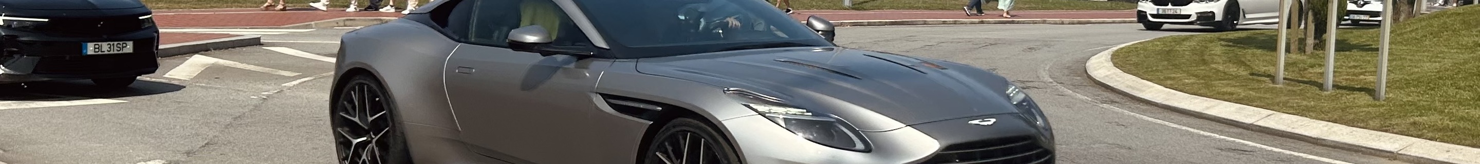 Aston Martin DB12