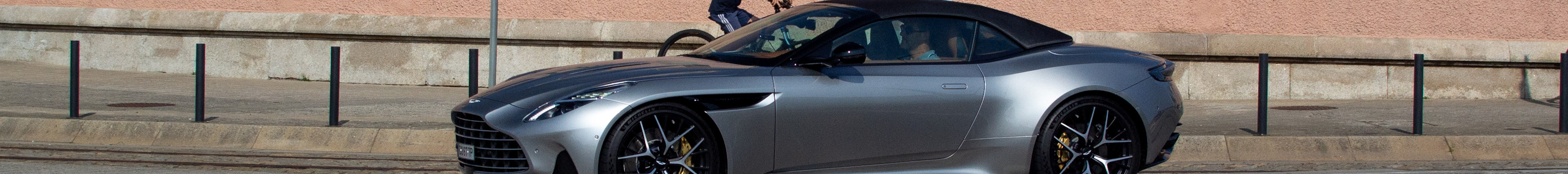 Aston Martin DB12 Volante
