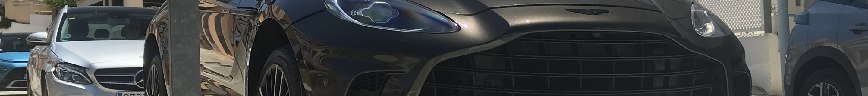 Aston Martin DBX707
