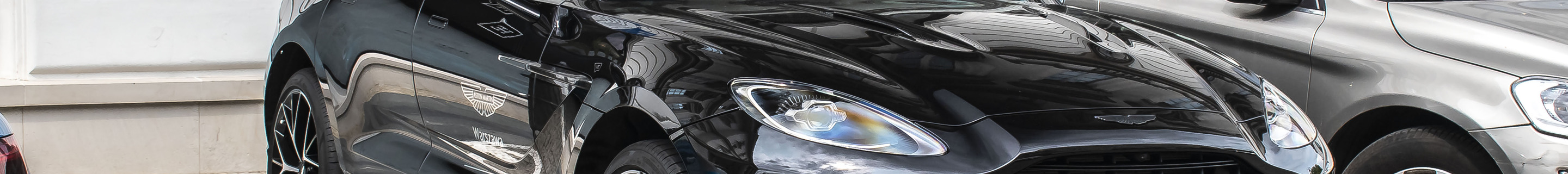 Aston Martin DBX707