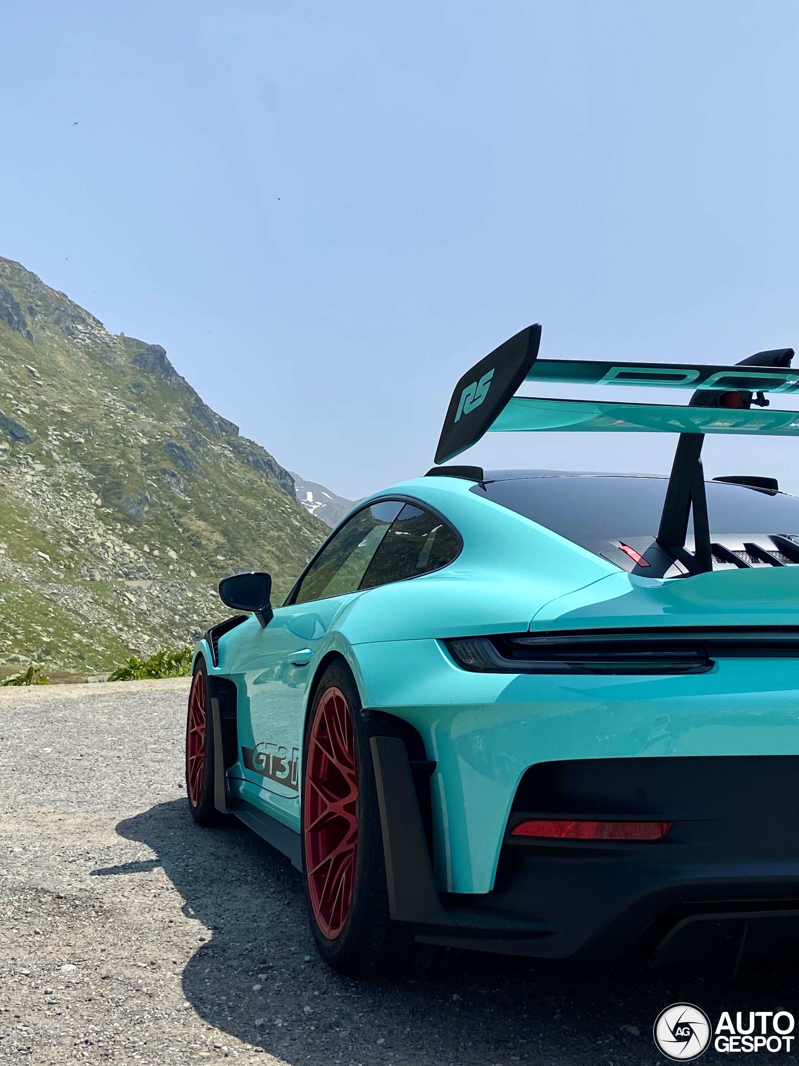 Porsche 992 GT3 RS Weissach Package