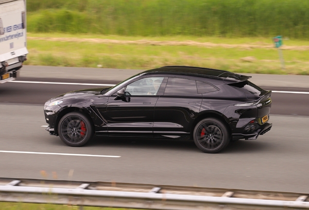 Aston Martin DBX707