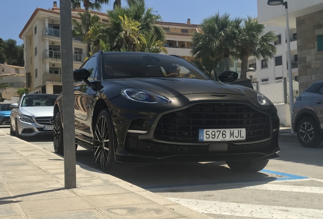 Aston Martin DBX707