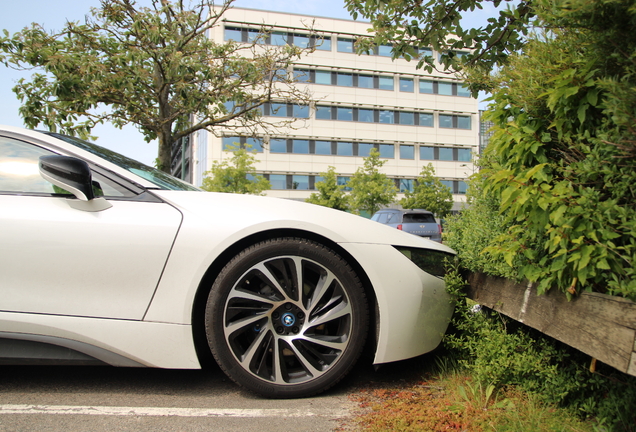 BMW i8
