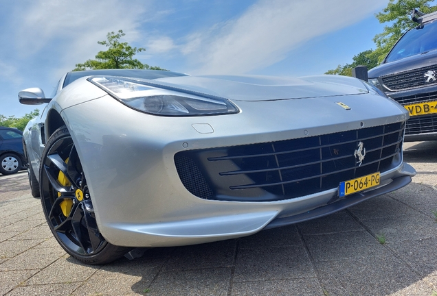 Ferrari GTC4Lusso T