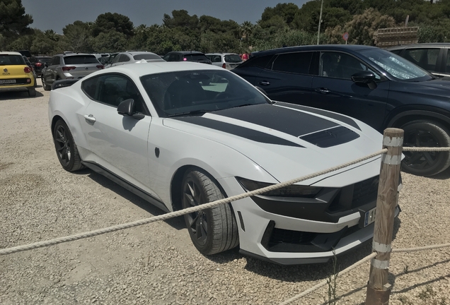 Ford Mustang Dark Horse 2024