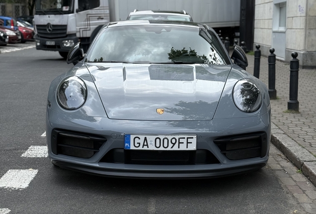 Porsche 992 Carrera 4 GTS