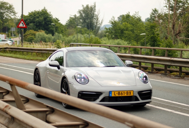 Porsche 992 Carrera 4S