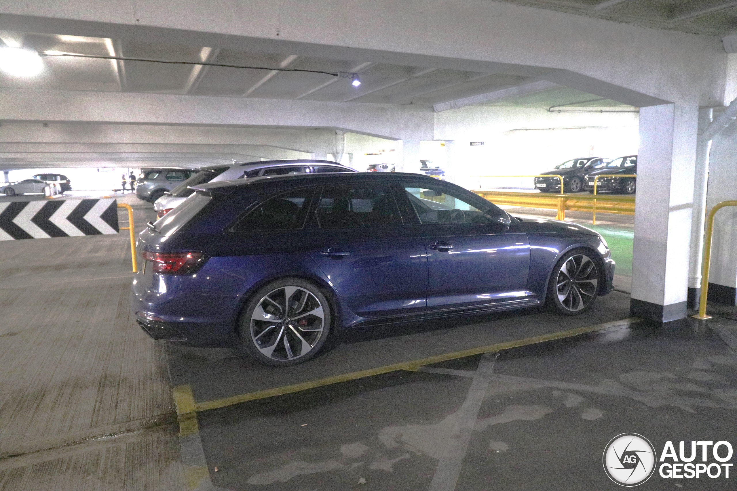 Audi RS4 Avant B9