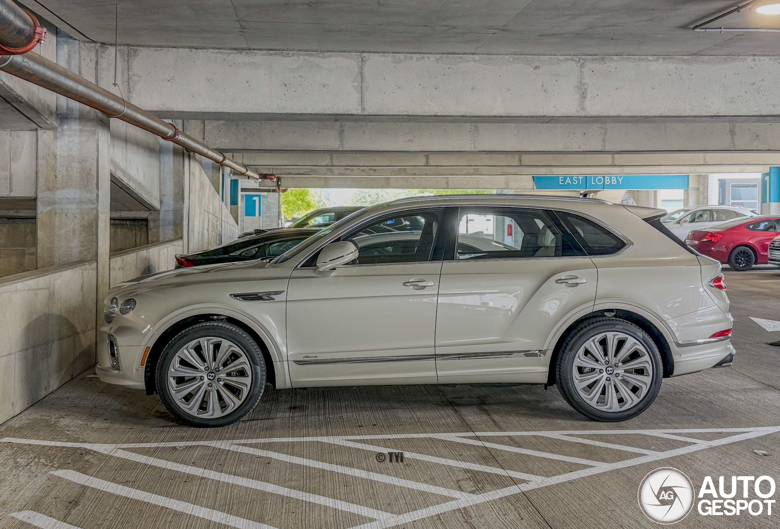 Bentley Bentayga Azure