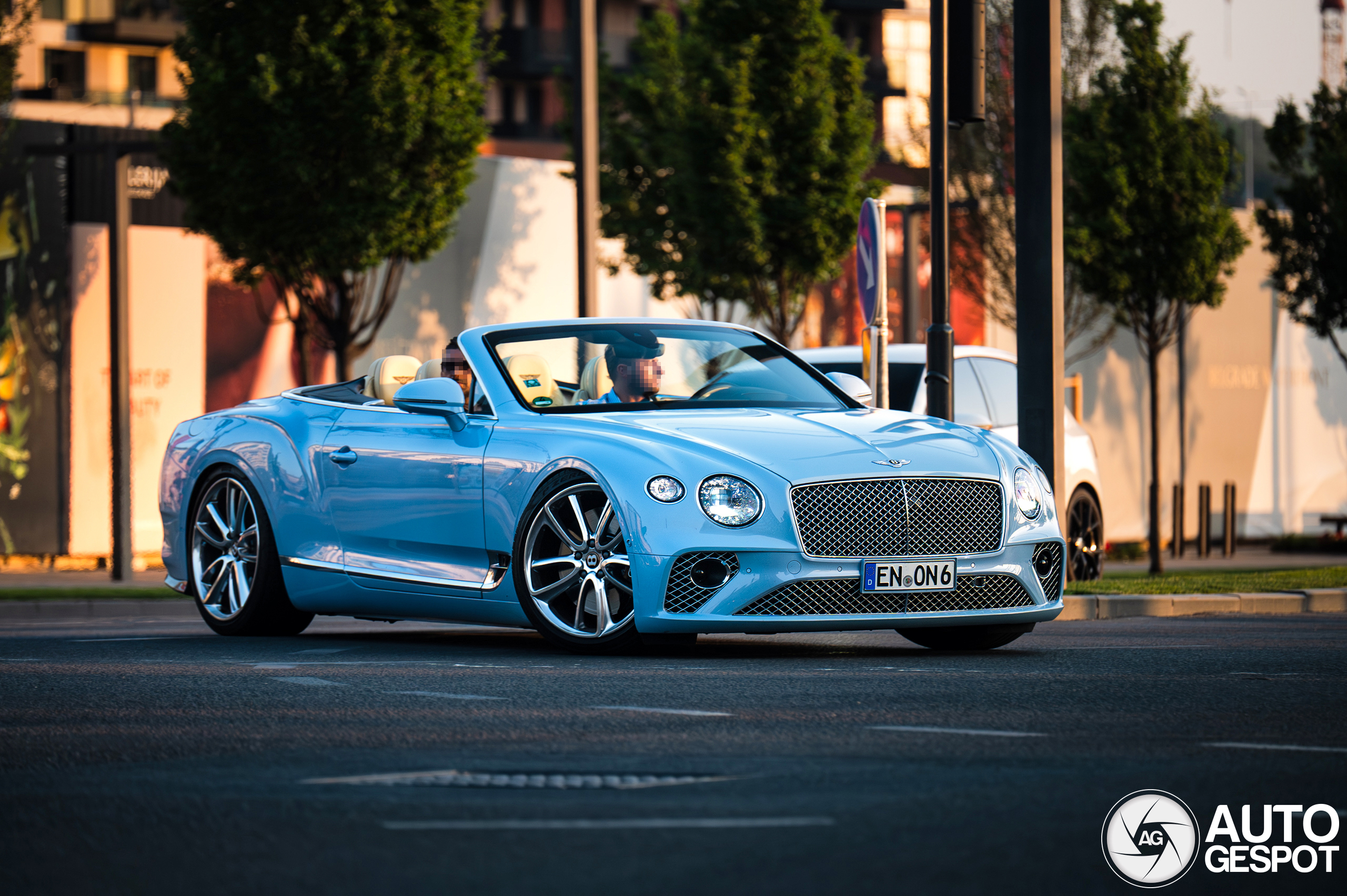 Bentley Continental GTC 2019