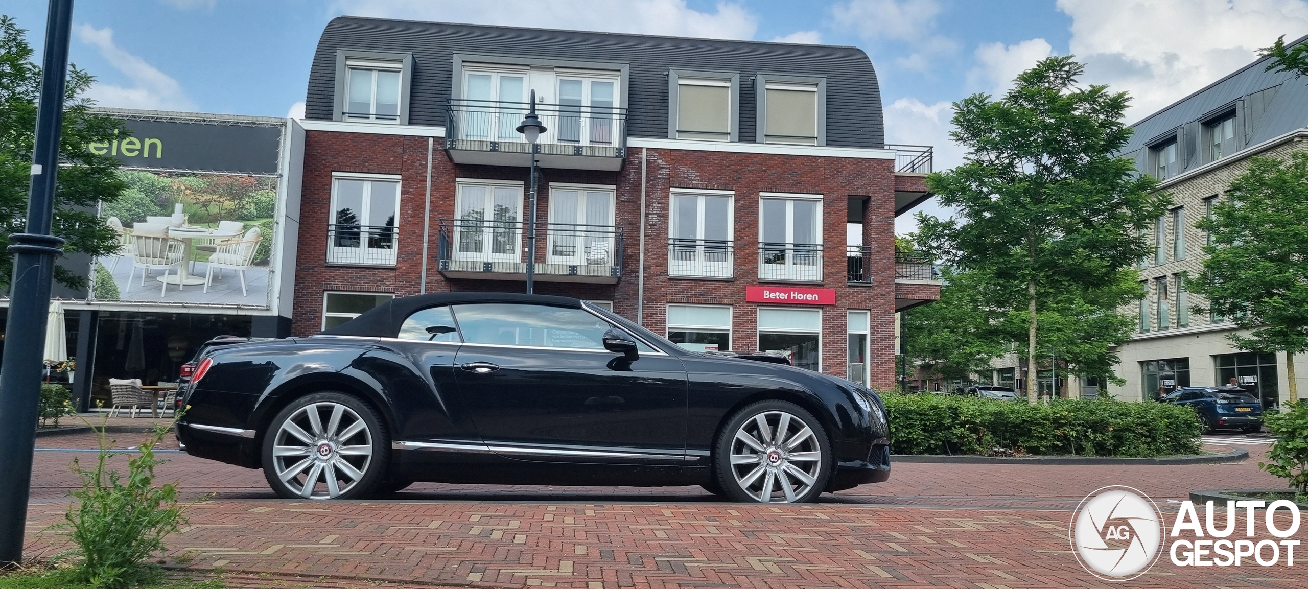Bentley Continental GTC V8