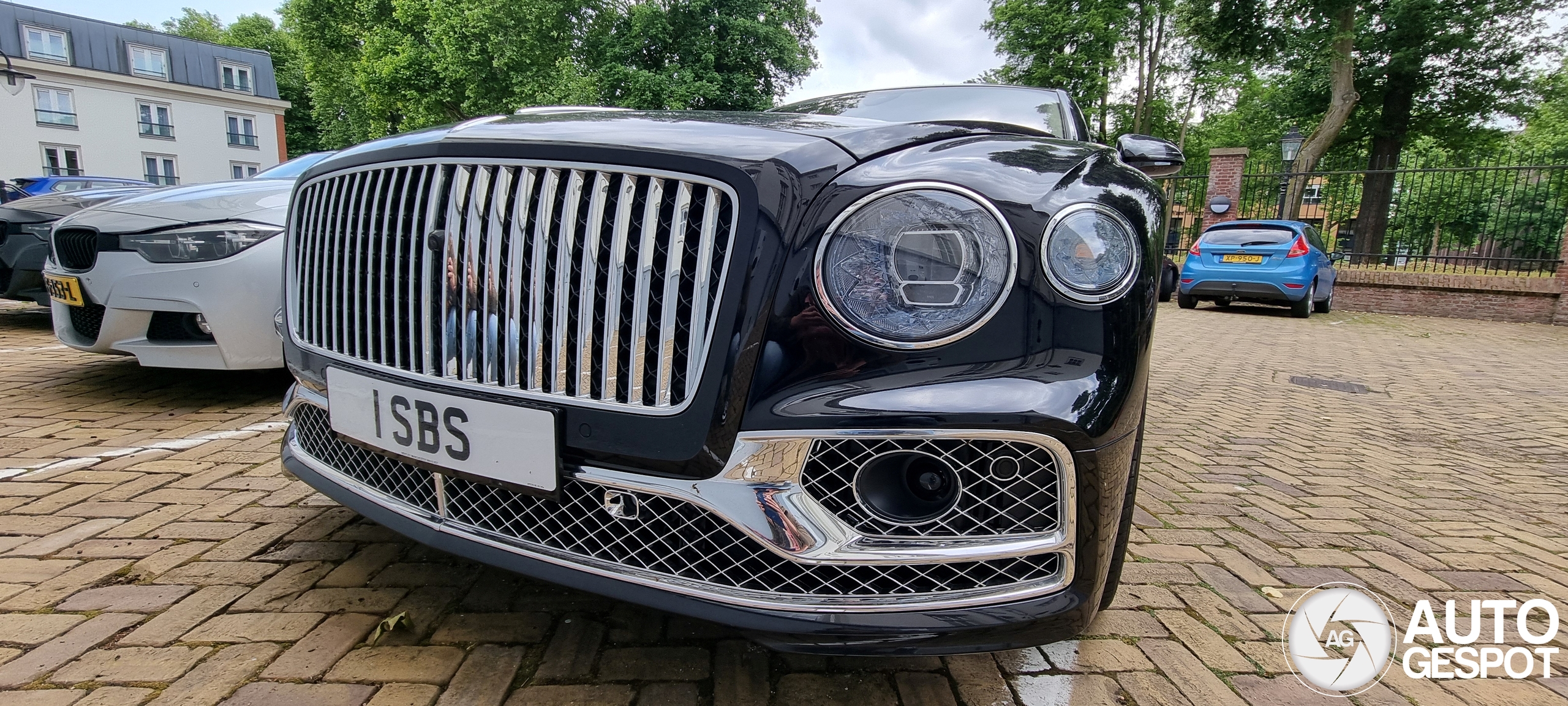 Bentley Flying Spur V8 Azure