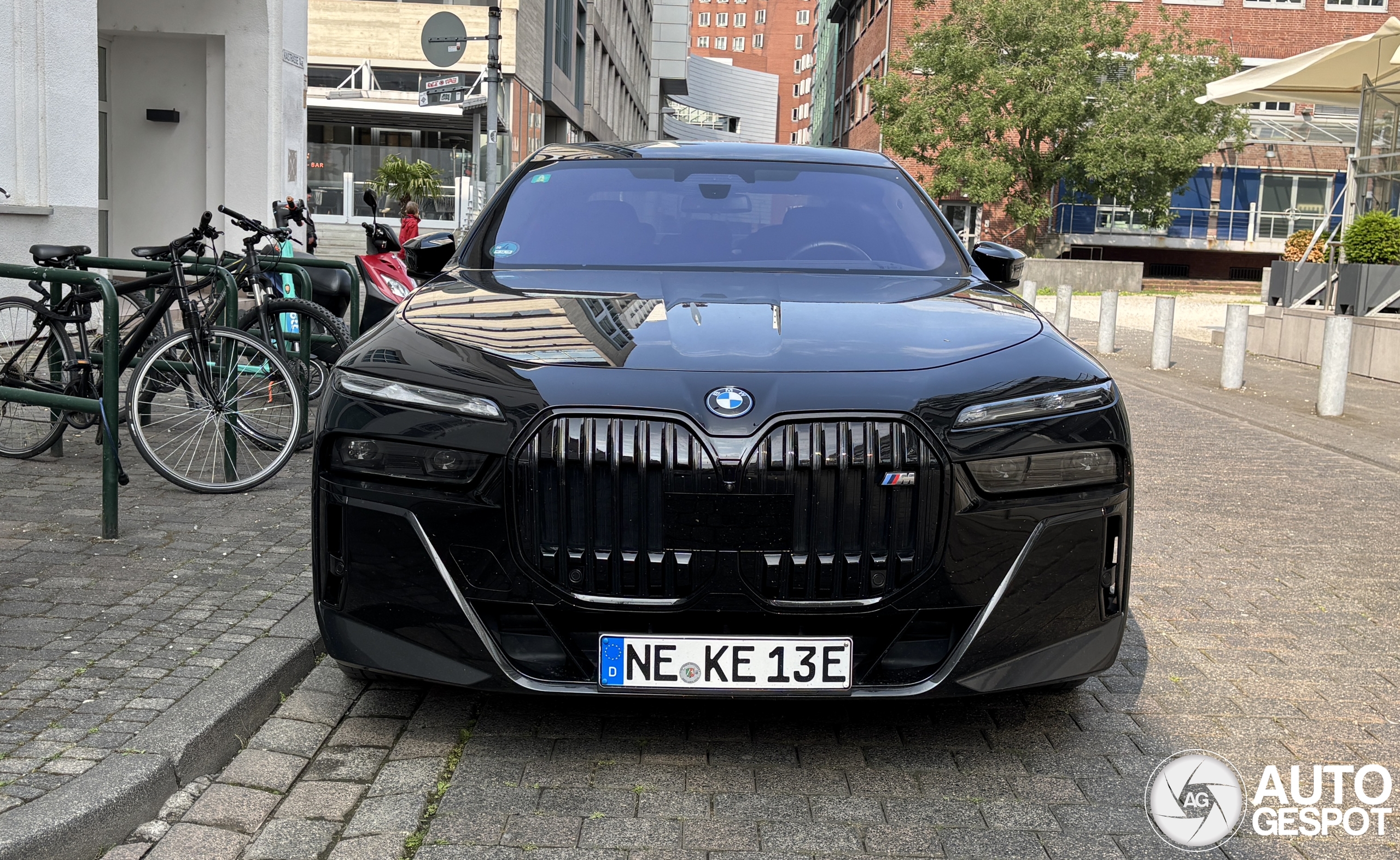 BMW M760e xDrive