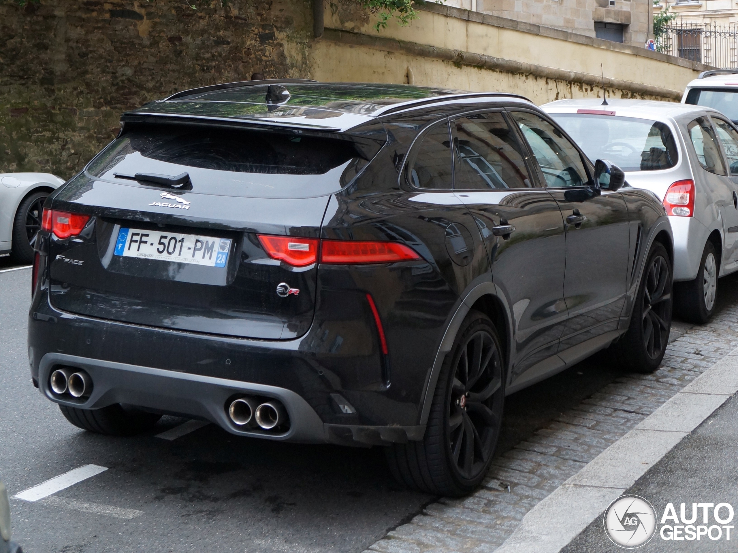 Jaguar F-PACE SVR