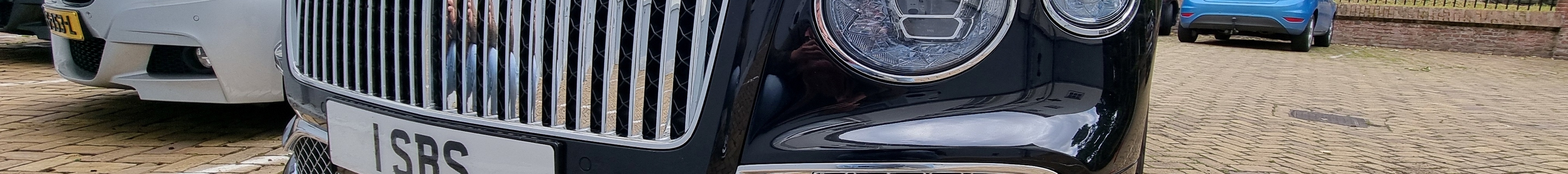 Bentley Flying Spur V8 Azure