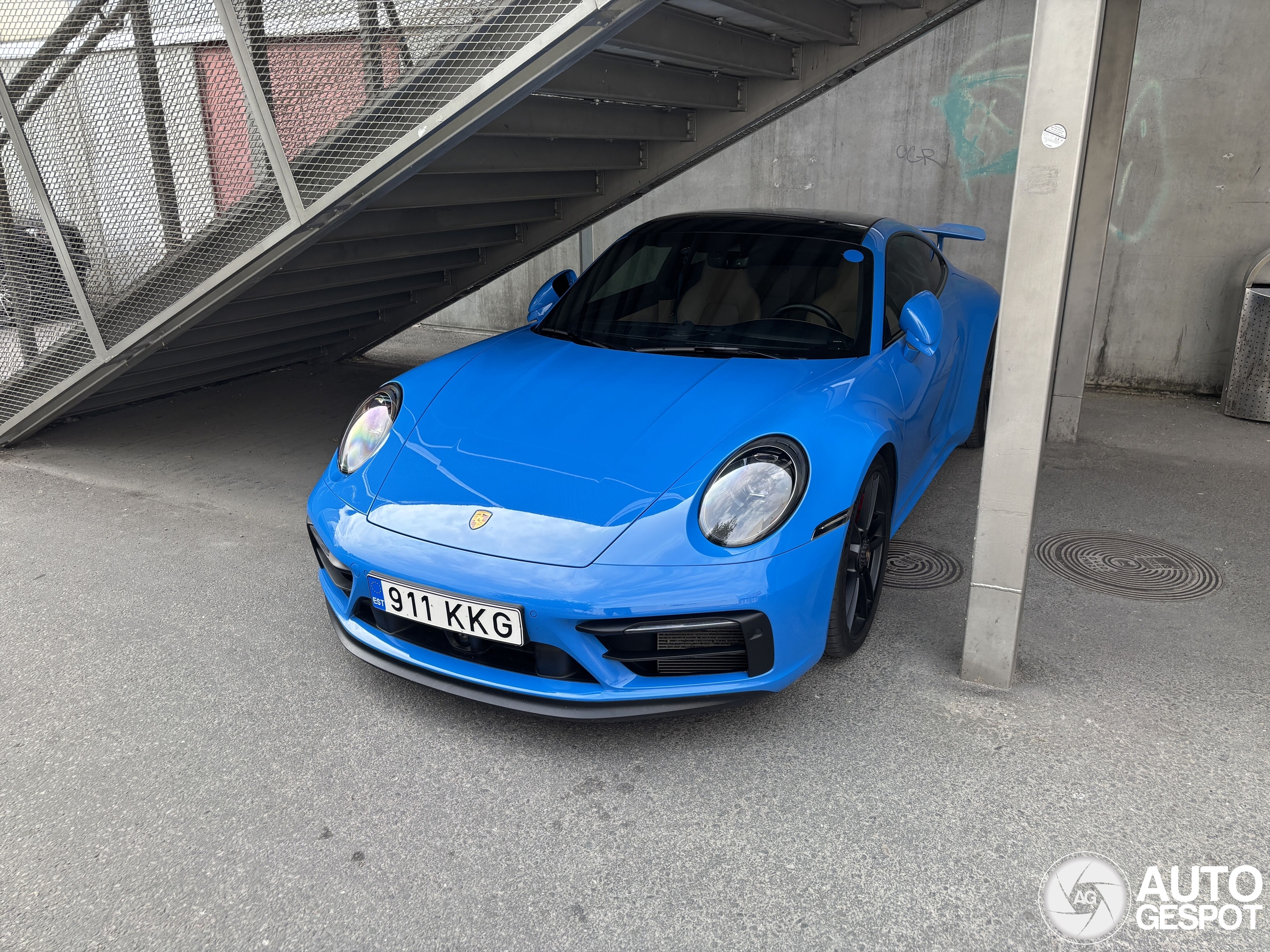 Porsche 992 Carrera 4 GTS
