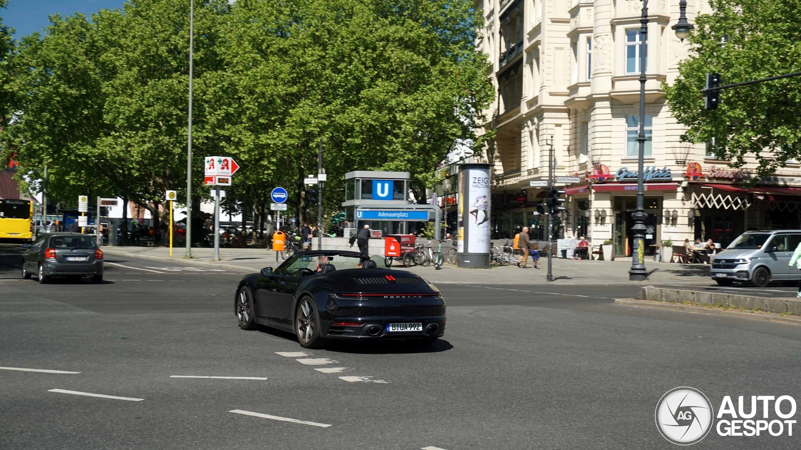 Porsche 992 Carrera 4S Cabriolet