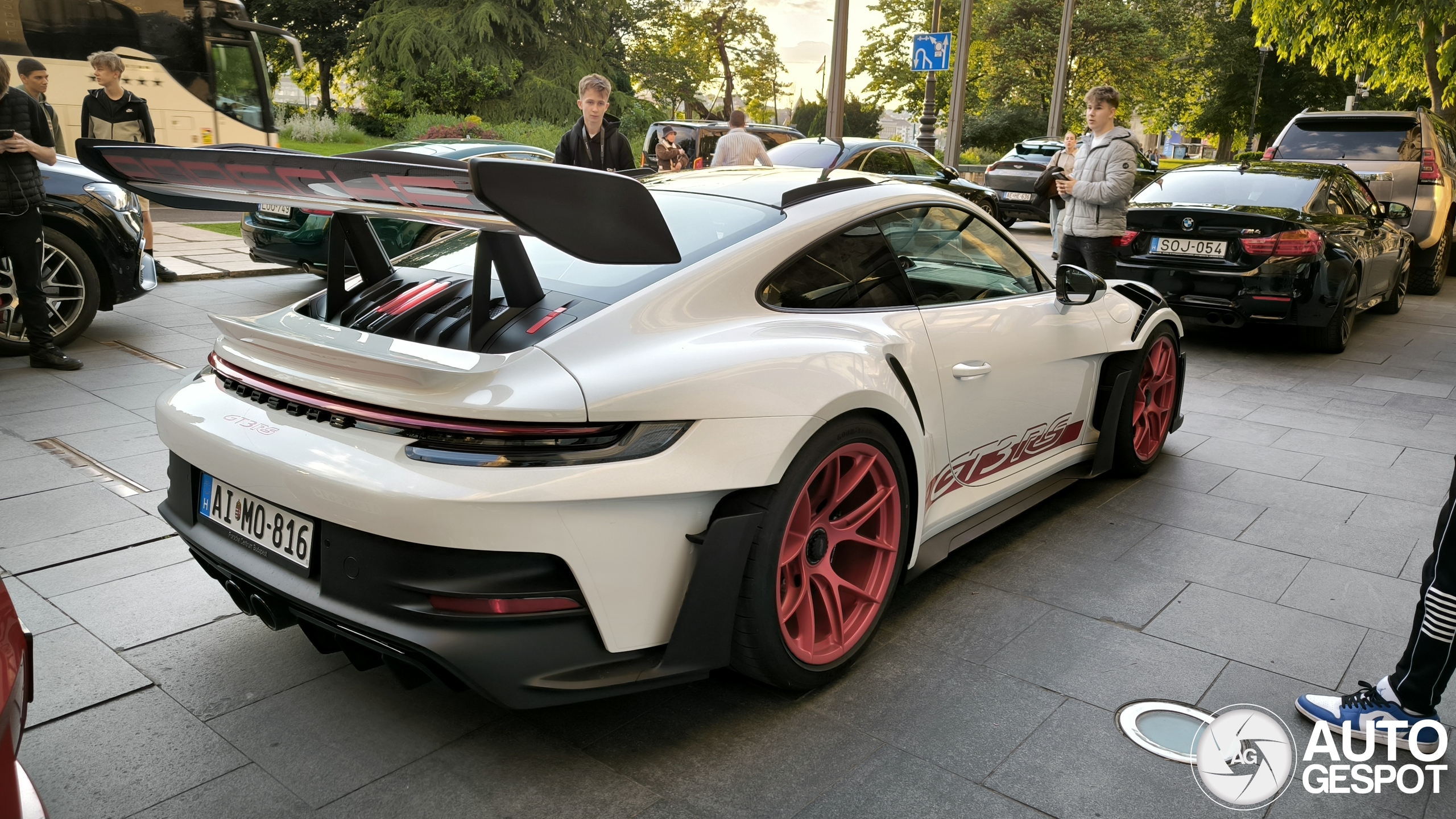 Porsche 992 GT3 RS Weissach Package