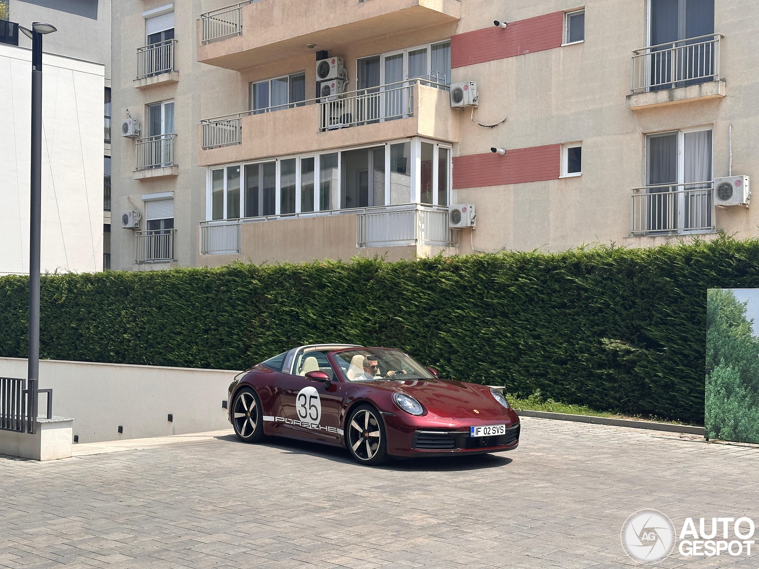 Porsche 992 Targa 4S Heritage Design Edition