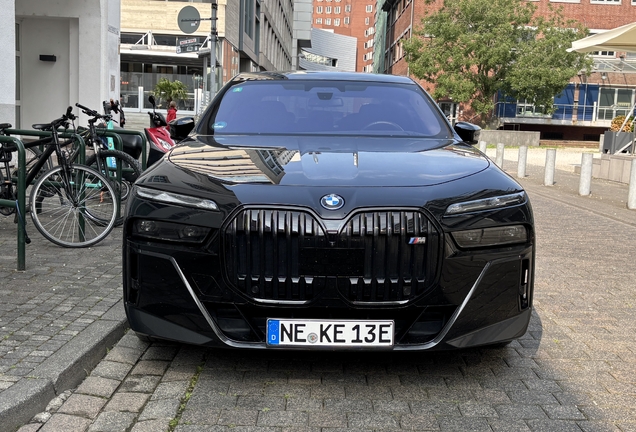 BMW M760e xDrive