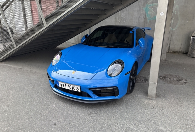 Porsche 992 Carrera 4 GTS