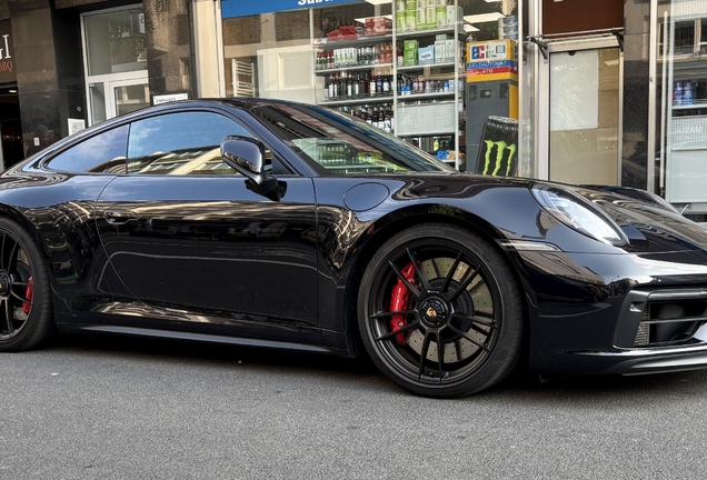 Porsche 992 Carrera 4 GTS