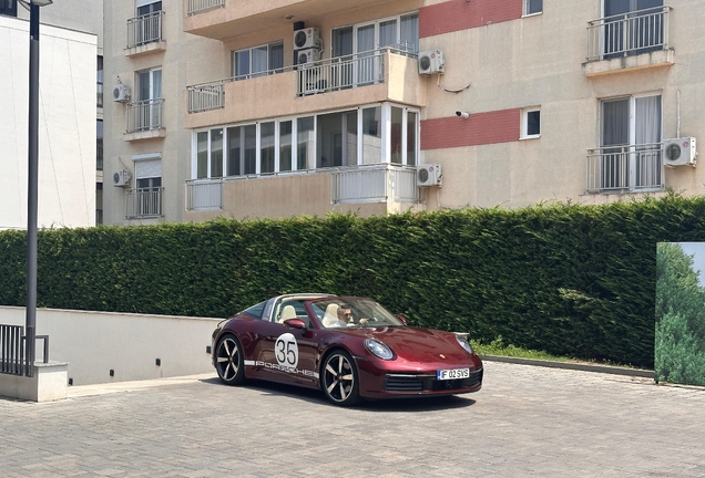 Porsche 992 Targa 4S Heritage Design Edition