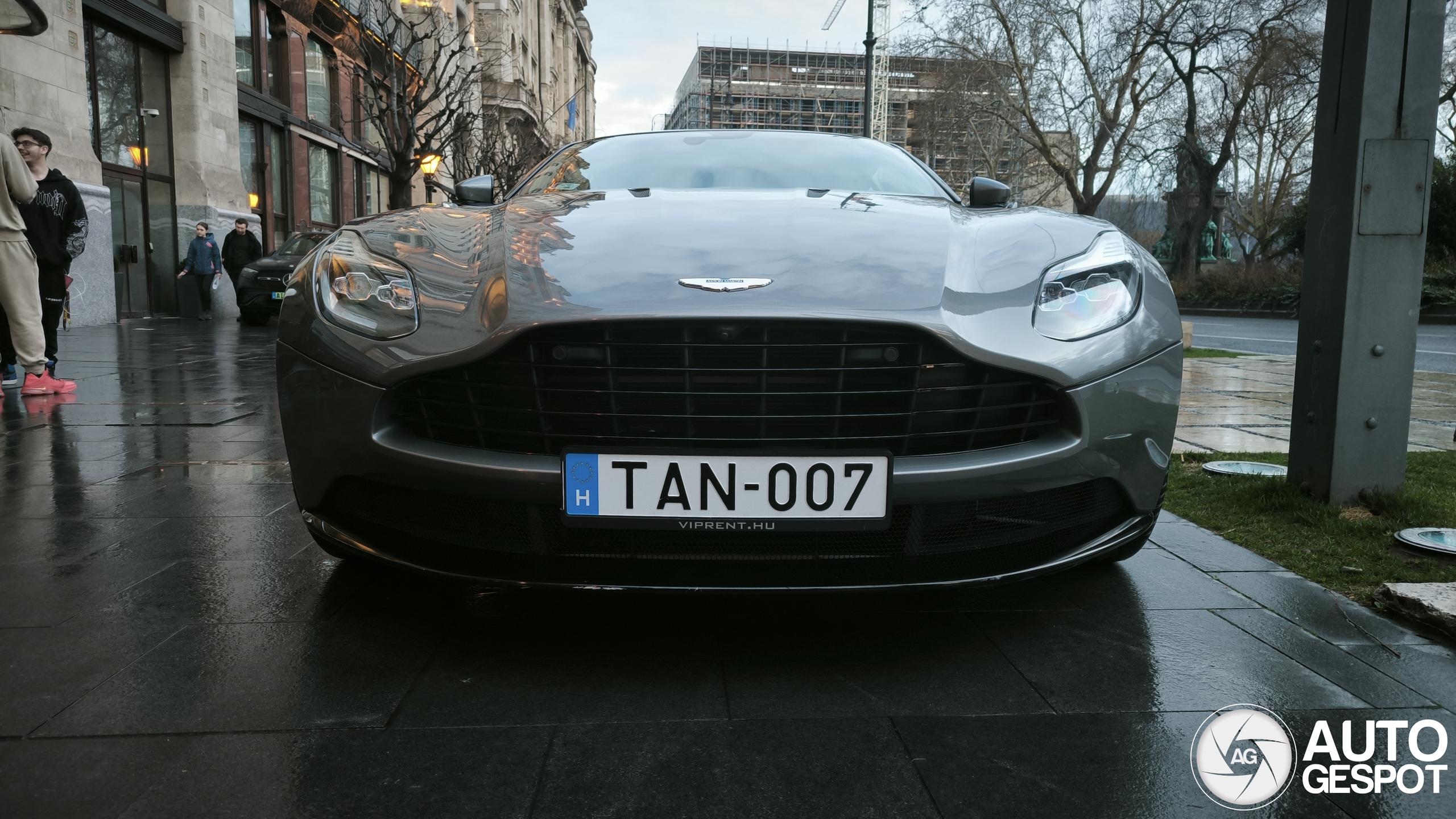 Aston Martin DB11