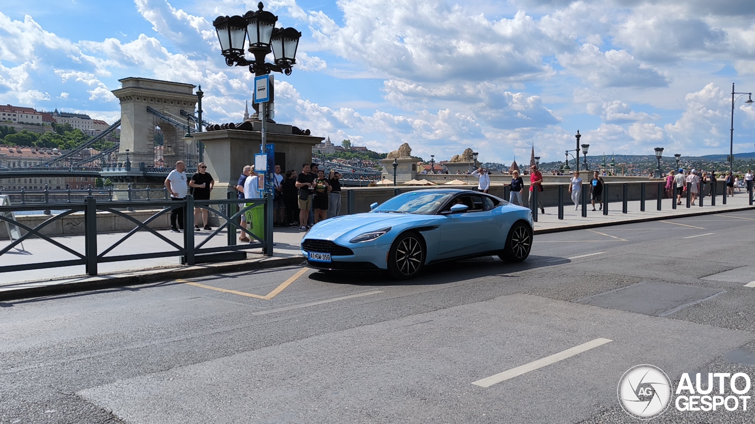 Aston Martin DB11 V8