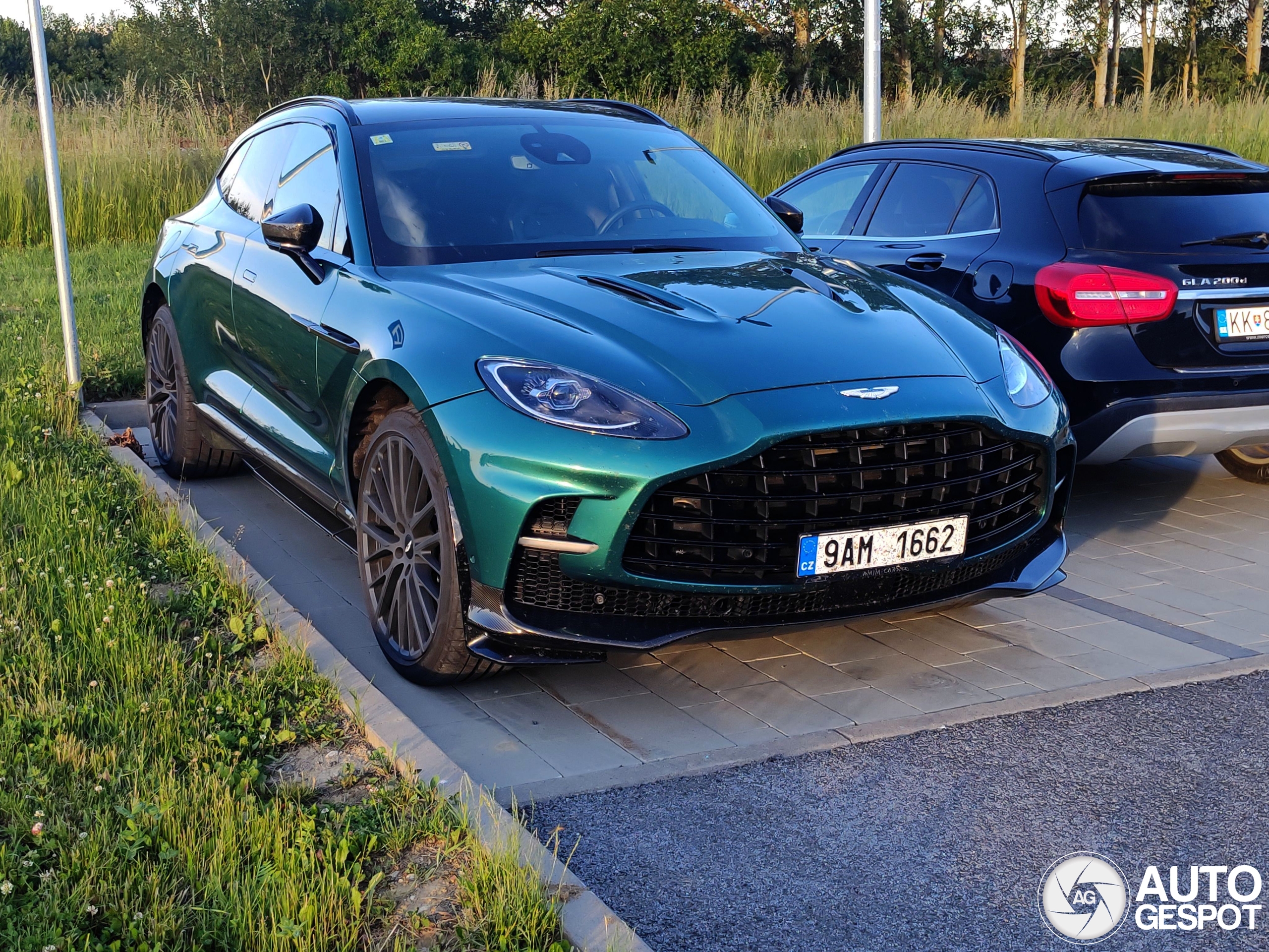 Aston Martin DBX707