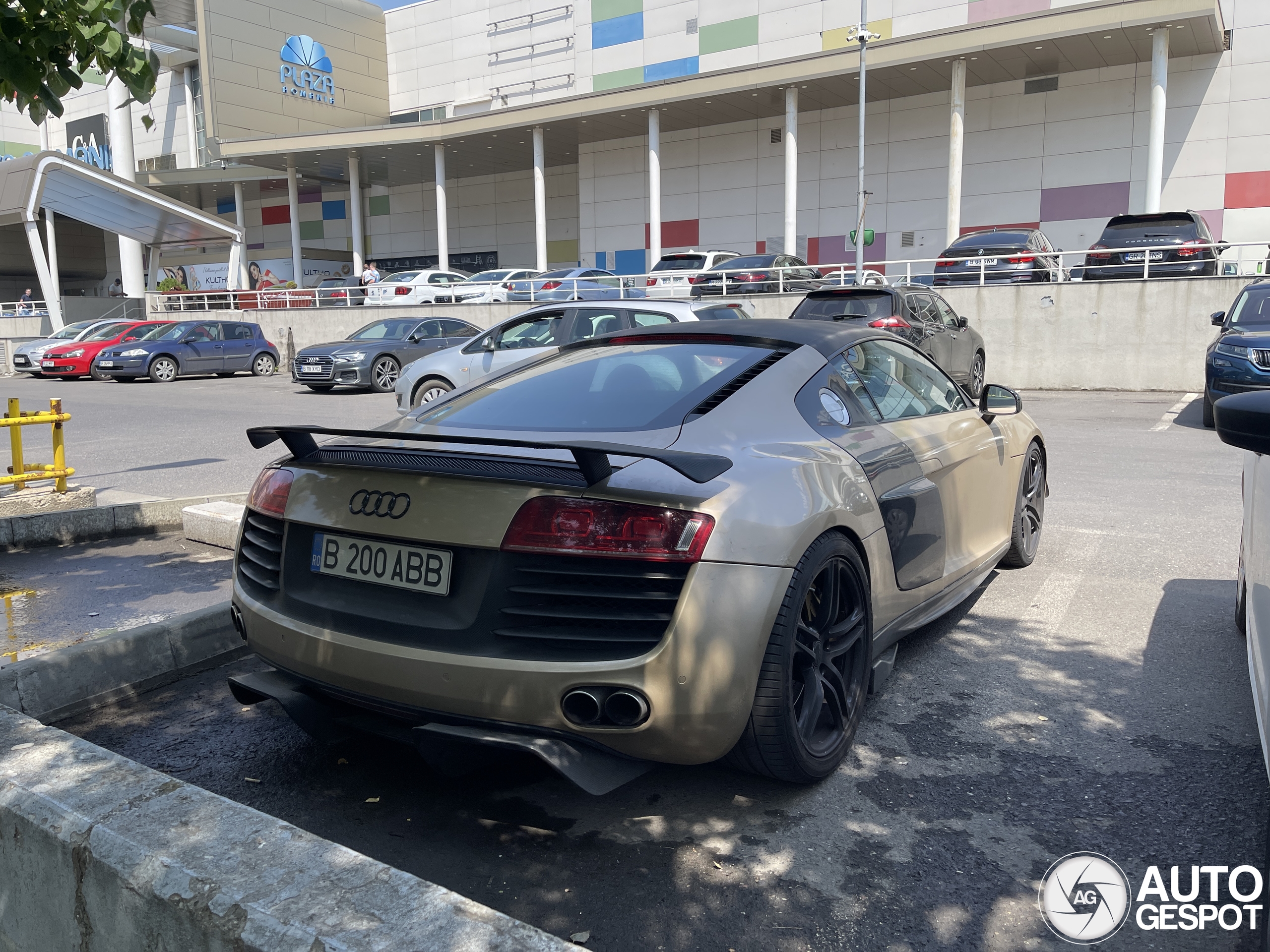 Audi R8