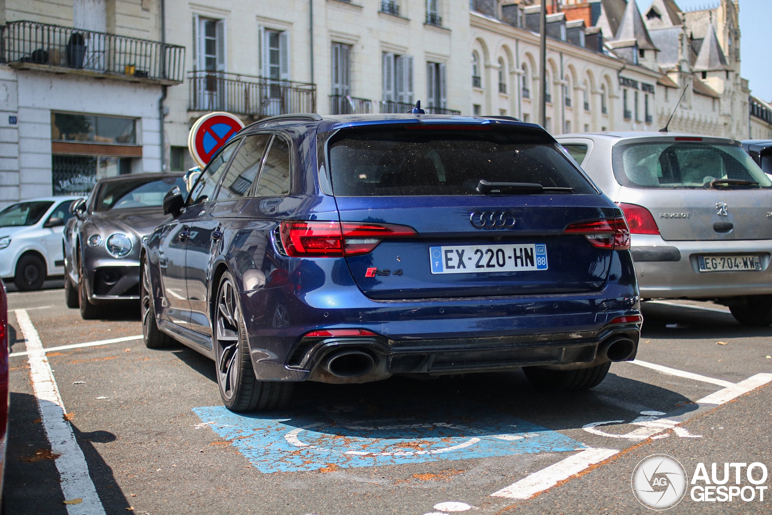 Audi RS4 Avant B9