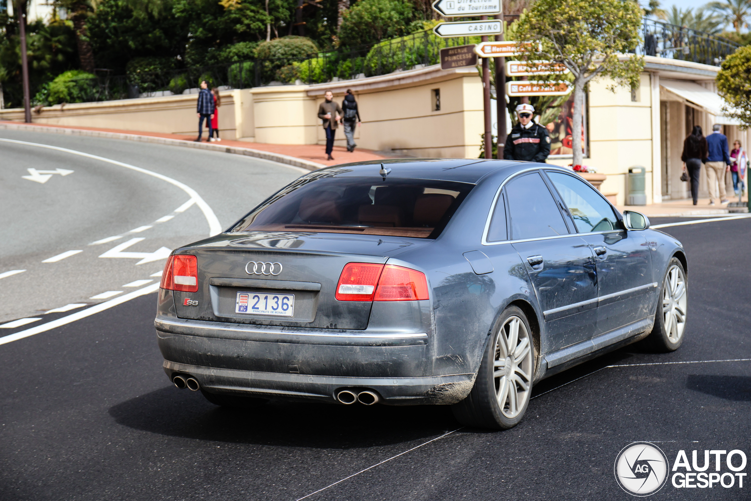 Audi S8 D3