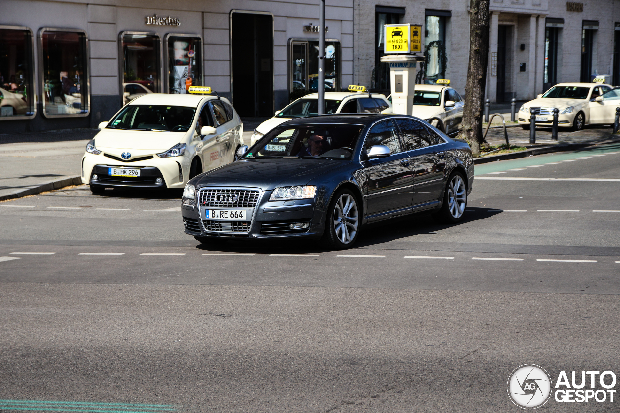 Audi S8 D3