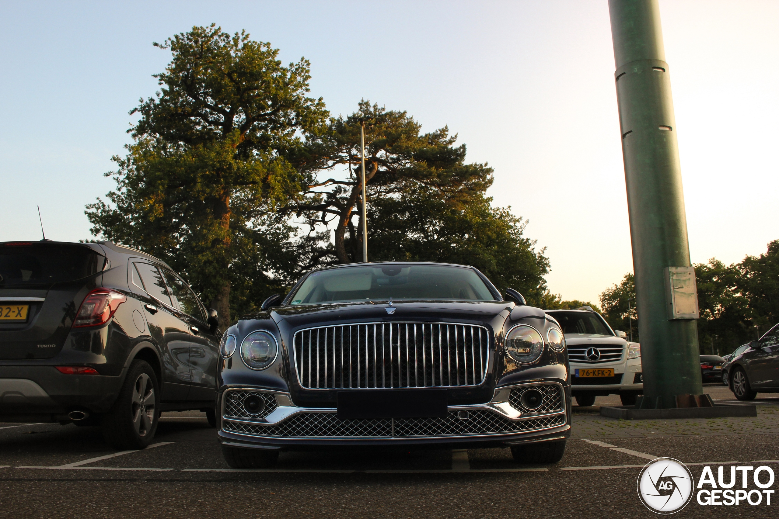 Bentley Flying Spur Hybrid Azure