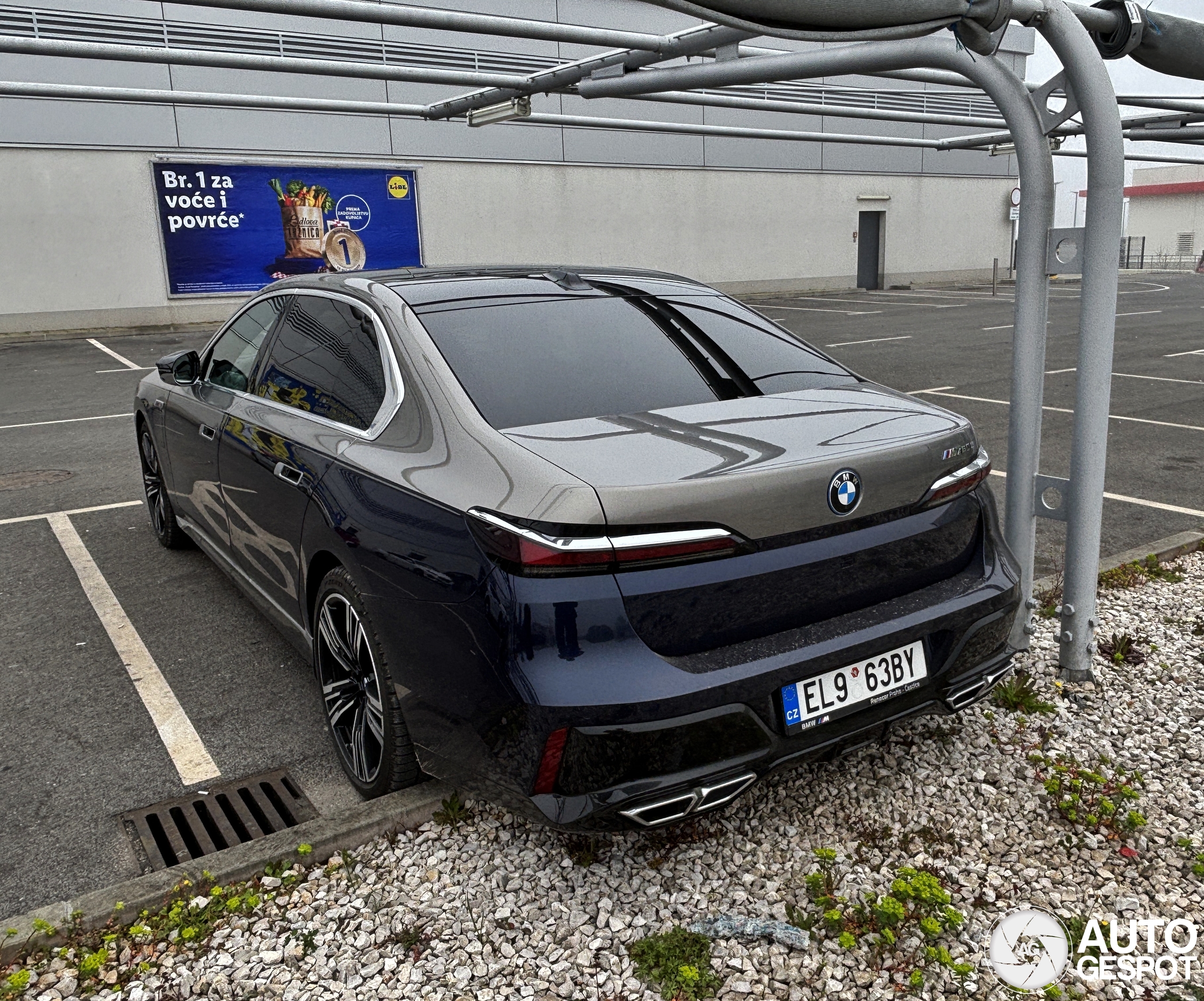 BMW M760e xDrive