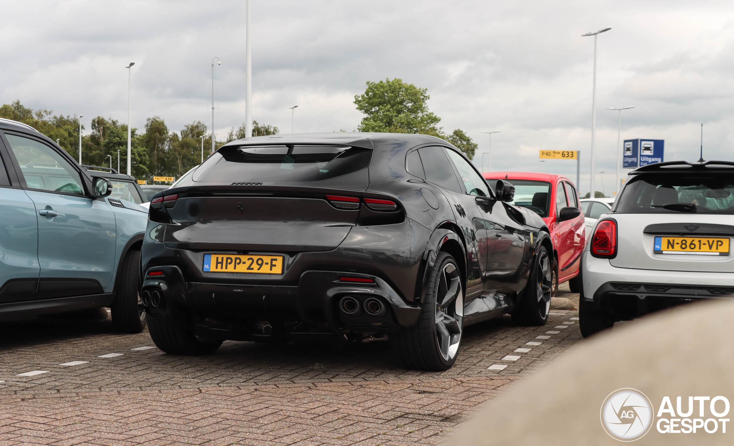 Deze Ferrari Purosangue is niet verzekerd