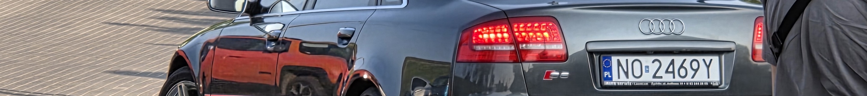 Audi S8 D3