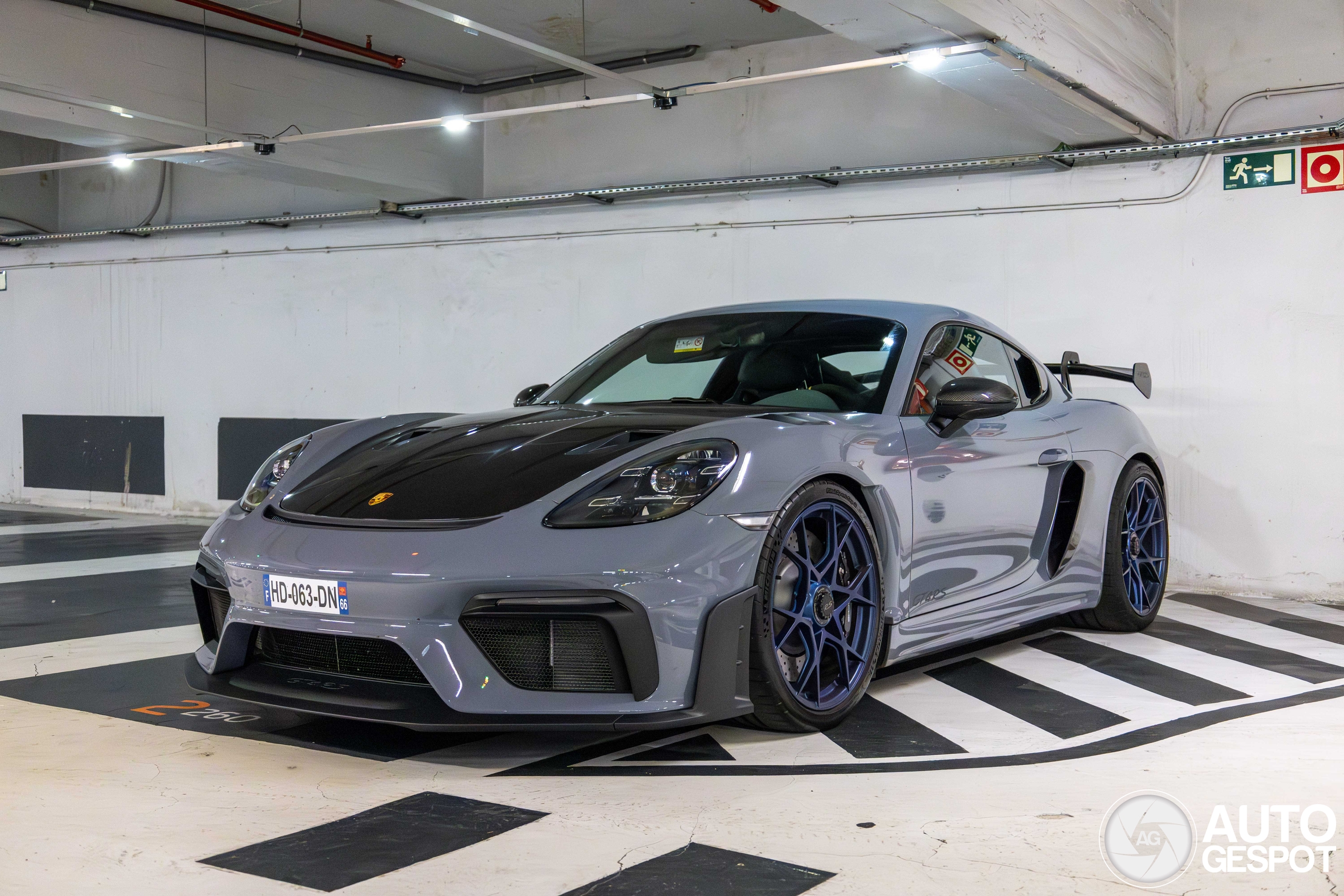 Porsche 718 Cayman GT4 RS Weissach Package