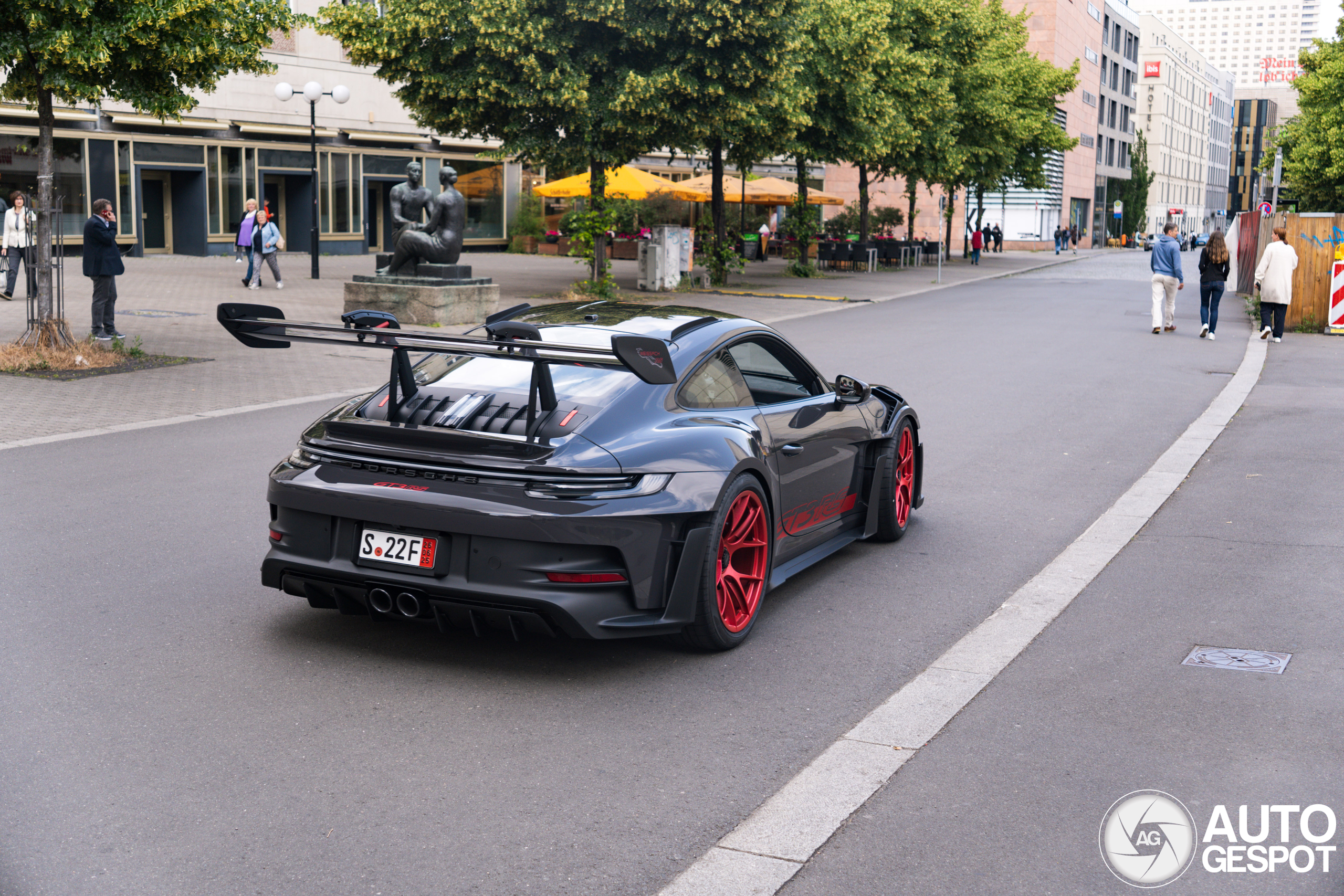 Porsche 992 GT3 RS Weissach Package