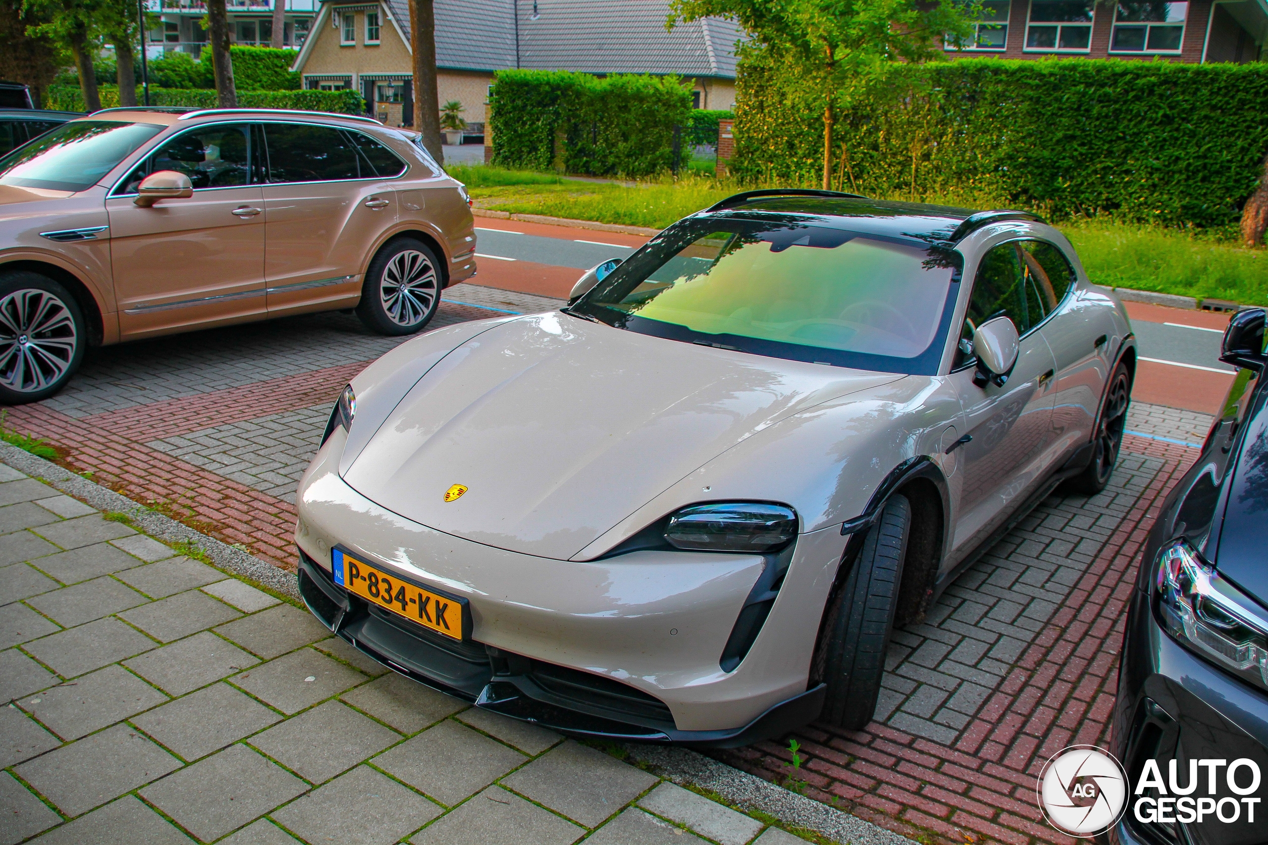 Porsche Taycan Turbo S Cross Turismo