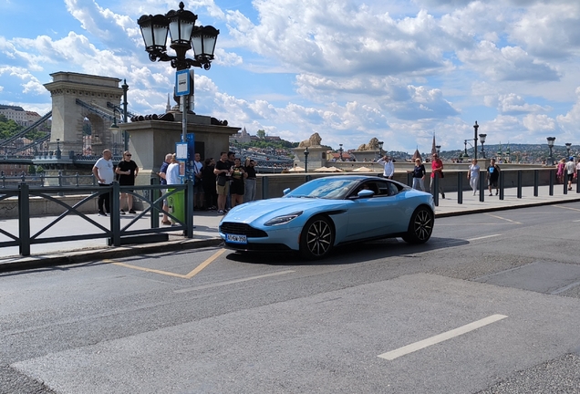 Aston Martin DB11 V8