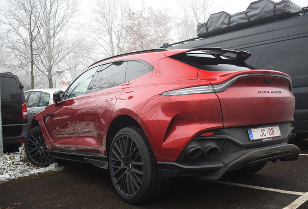 Aston Martin DBX707