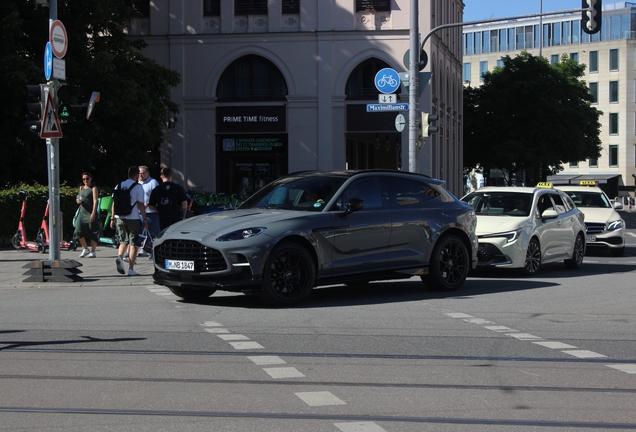 Aston Martin DBX707
