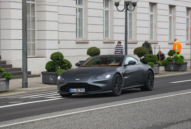 Aston Martin V8 Vantage 2018